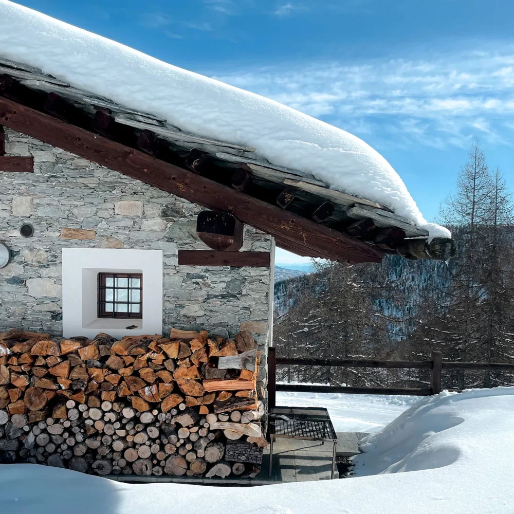 chalet sampeyre sotto la neve